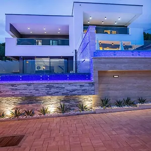 Marassi With Heated Pool, Hot Tub And Sauna Vila